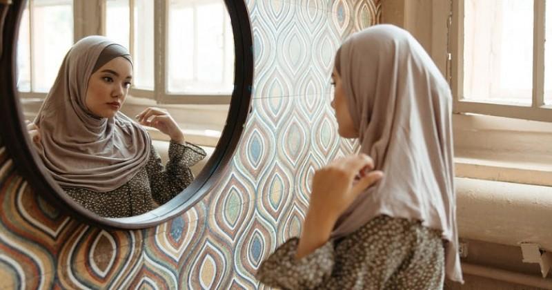 6 Bahan Hijab yang Wajib Di Miliki Oleh Pemula
